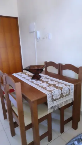 MESA MADEIRA/ 4 CADEIRAS