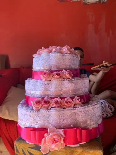 bolo de chá de bebê de menina