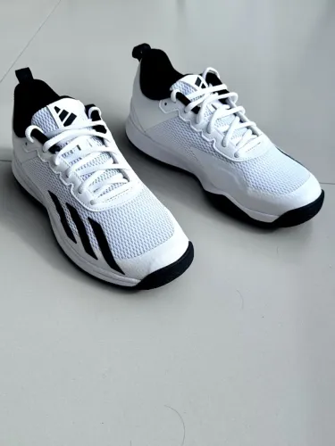 Tênis Adidas branco, tamanho 39
