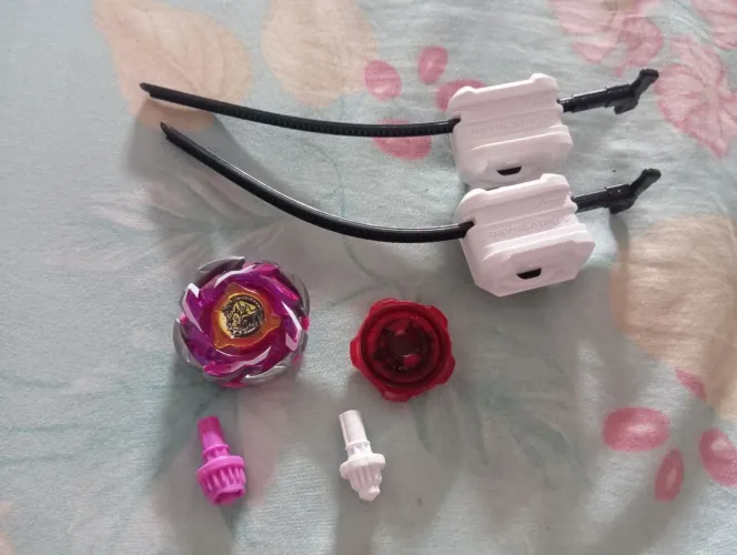 Ceberus Reaper B 5-80 WB + HN e com dois proto de brinde - Beyblade X