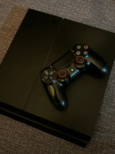PS4 Fat com 3 jogos + controle original