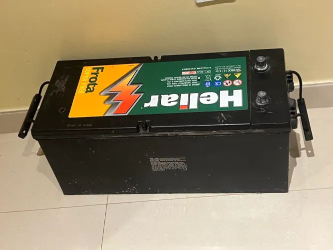Vendo Bateria de caminhão semi nova