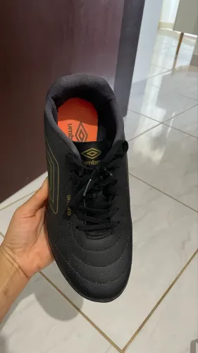 Chuteira Adulto Umbro, usada uma única vez