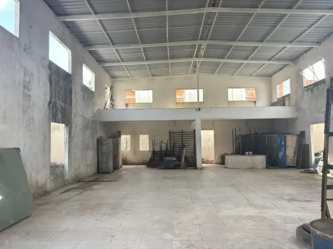Alugo galpão / depósito / armazém no Bairro Tomba as margens da Av. Deputado Colbert Mart
