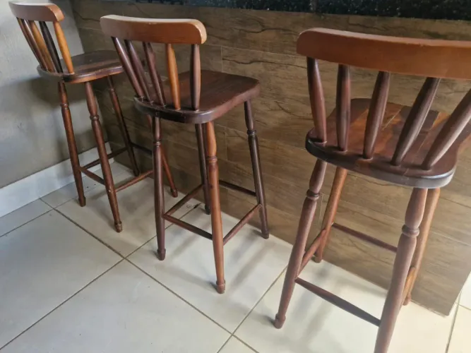 Jogo com 3 Banquetas de Madeira