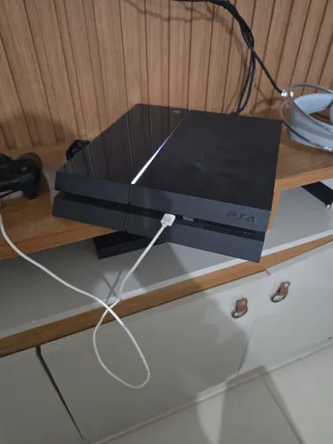 PlayStation 4 500 GB + 2 Controles