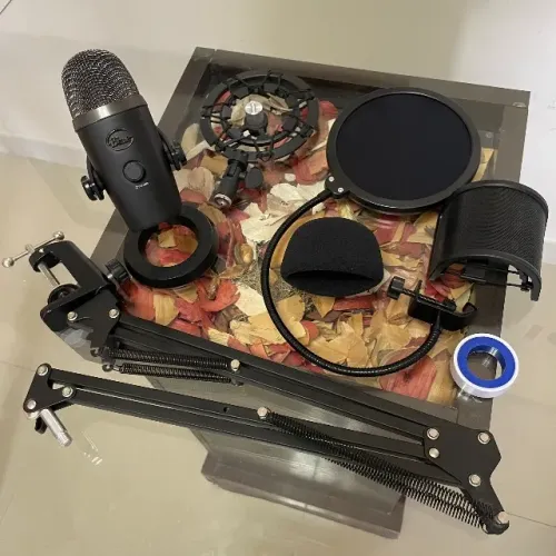 Blue Yeti Nano Preto + Braço Articulado + Acessórios (Excelente Estado)