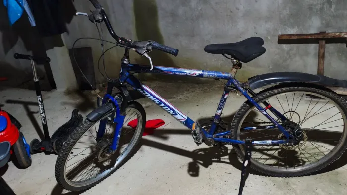 Bicicleta com garfo amortecedor