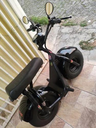 Scooter Tui pop preta muito boa 