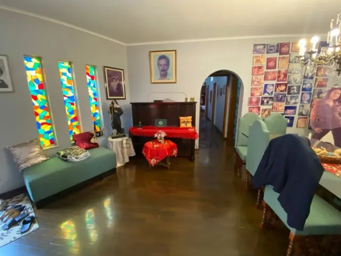 Casa Ampla com Piscina, Área Gourmet e Edícula 330 m²
