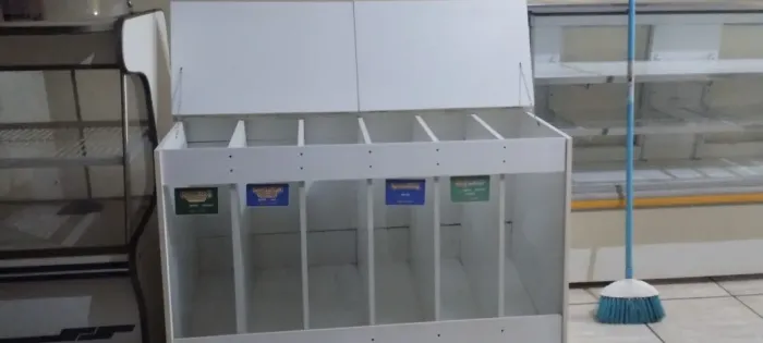 Balcão para ração ótimo estado