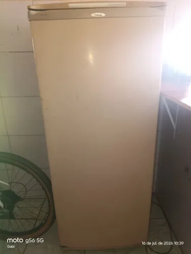 Vende -se geladeira