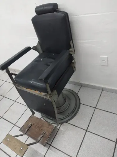 Cadeira de Barbeiro Antiga