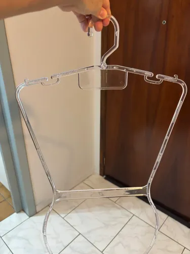 Vendo 20 cabides silhueta adulto em acrílico resistente