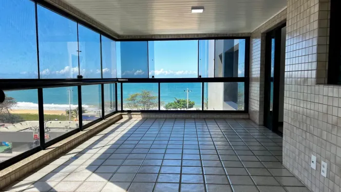 Ed. Tiffany´s Prédio Frente Mar Apartamento 4 Quartos Amplos Varandão com linda vista para