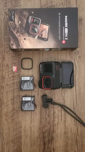 Insta360 Ace Pro 2 com carta de memória (256gb), 2 baterias