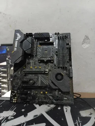 Vendo placa mãe Asus tuf Gaming x570-plus por apenas R$150