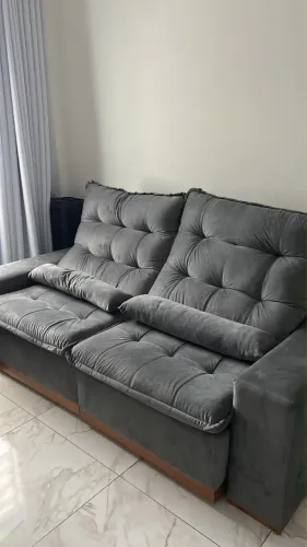 Sofá retrátil cinza