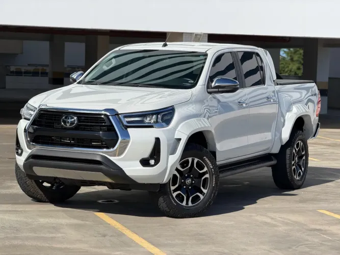 Toyota Hilux CD SRX Plus 4X4 2.8 TDI Die. Aut. 2025