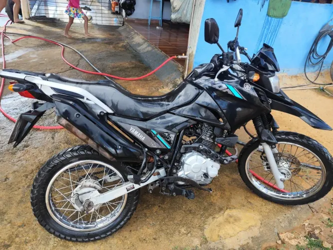 Vende uma moto Cross 