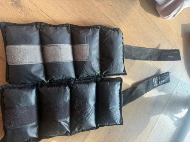 Par de caneleiras 4kg cada (8kg total) - pouco usadas