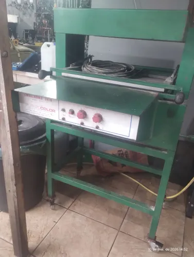 Máquina de embalagem a vácuo (encarteladora) impecável.