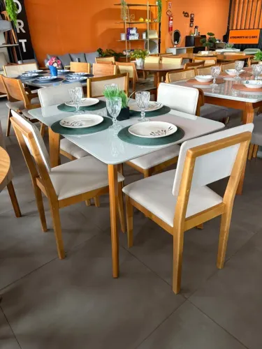 MESA COM 4 CADEIRAS