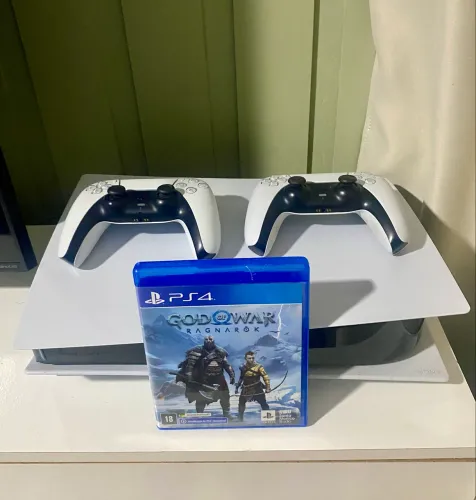 PS5 Edição com Leitor de Disco + 2 Controles DualSense + God of War Ragnarök