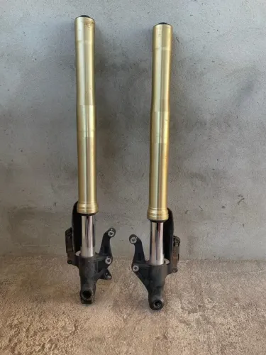 Suspensão Street triple 675