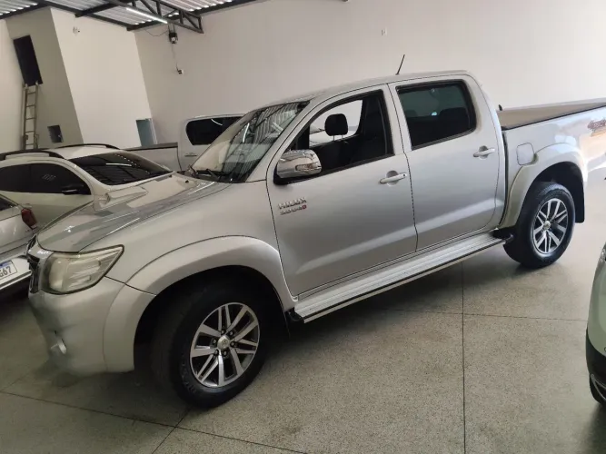 Toyota Hilux CD SRV D4-d 4X4 3.0 TDI Diesel AUT 2013