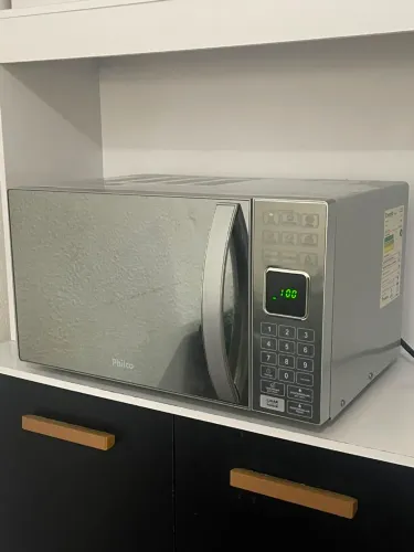 Microondas Philco espelhado 20 litros semi-novo