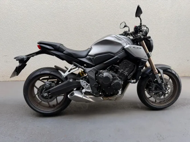 Honda CB 650 R 2021 4 mil km impecável sem detalhes 