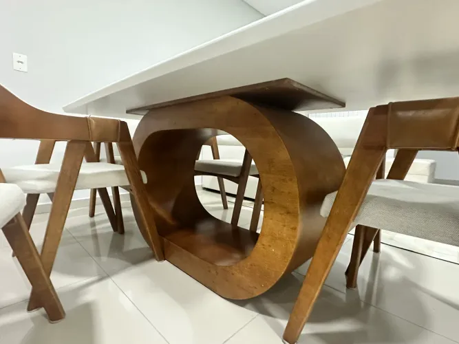 Mesa Estilosa Premium - 6 Cadeiras detalhe em couro