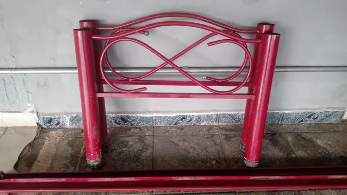 Cama de solteiro tubolar super fácil de montar