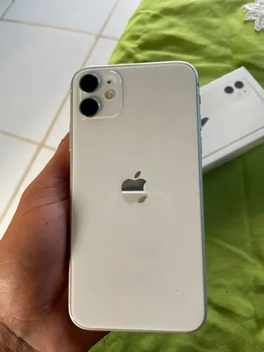 VENDE-SE IPHONE 11 64GB ?