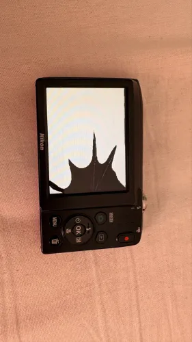 Camera Nikon S2600 para retirada de peças
