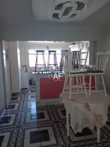 Casa (Térrea) com três casas no quintal