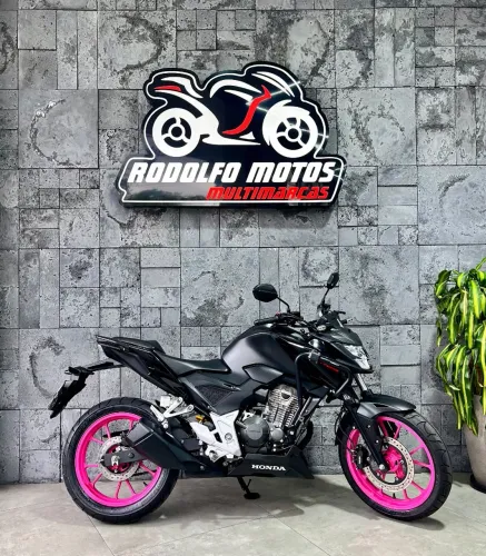 Honda CB 300F CBS 2023 Diferenciada