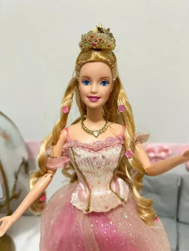 Barbie Rara - Clara quebra nozes de olho azul (completa acompanha Caixa)