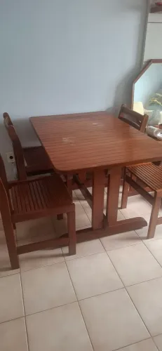 Mesa com 4 cadeiras