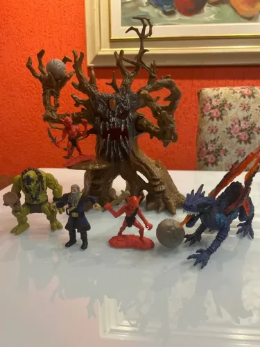 Brinquedo True Legends Tree Warrior