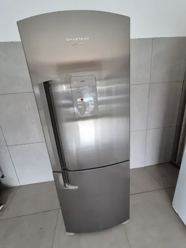 Geladeira semi nova