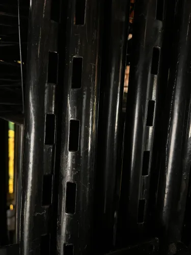 Estrutura metálica para gôndolas de loja - Colunas em aço (ótimo estado)