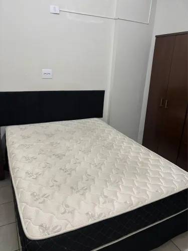 Cama Box de Casal com Colchão - Bom Estado