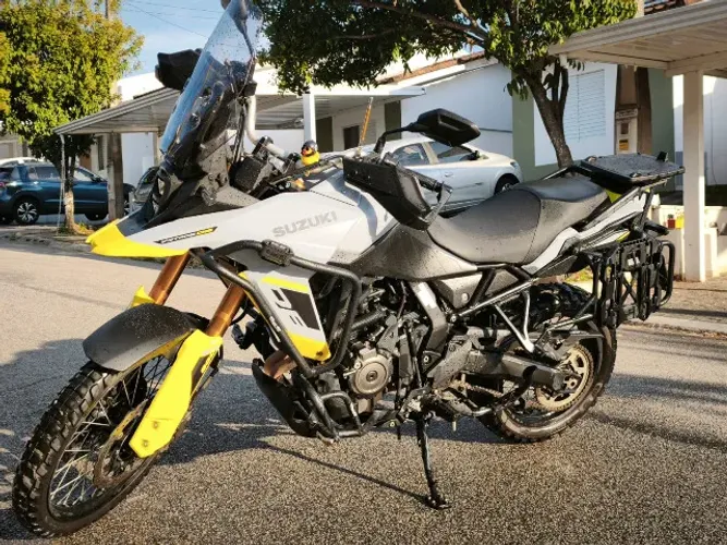 Suzuki V-Strom 800DE 2025 - Completa, Único Dono, Garantia e + de R$ 6.500 em Acessórios