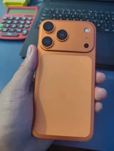 iPhone 11 na carcaça do 17 pro 64gb funcionando tudo perfeitamente