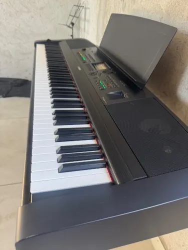 Piano Yamaha DGX 670 PB