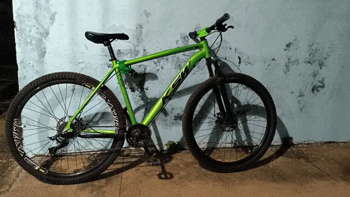 ARO 29 KSW VERDE NEON (EXCLUSIVA) ROLAMENTO E PNEUS NOVOS 