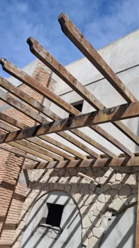 11 pecas de 5cm x 9cm por 3 metros. RS 15.00 o metro