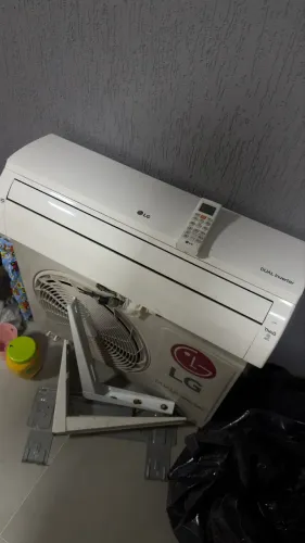 AR CONDICIONADO LG DUAL INVERTER 9000BtU